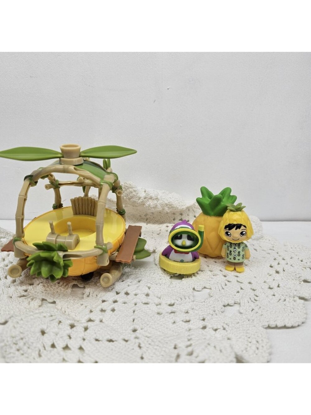 Ryans World Island Adventures Pineapple Helicopter Vehicle Squishy & 2 Figures